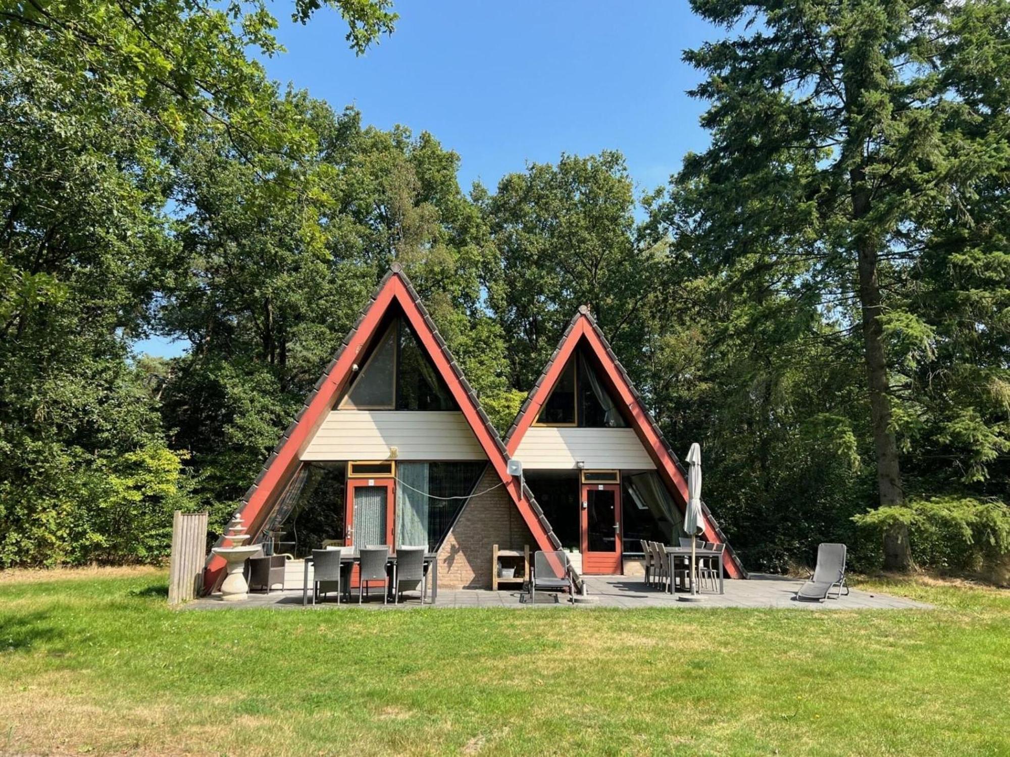 Lovely Holiday Home In Limburg Amid Lush Forest Stramproy ภายนอก รูปภาพ